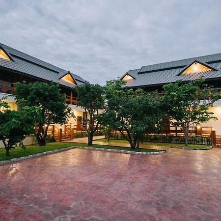 Huen Him Kong Hotel Phrae Exterior photo