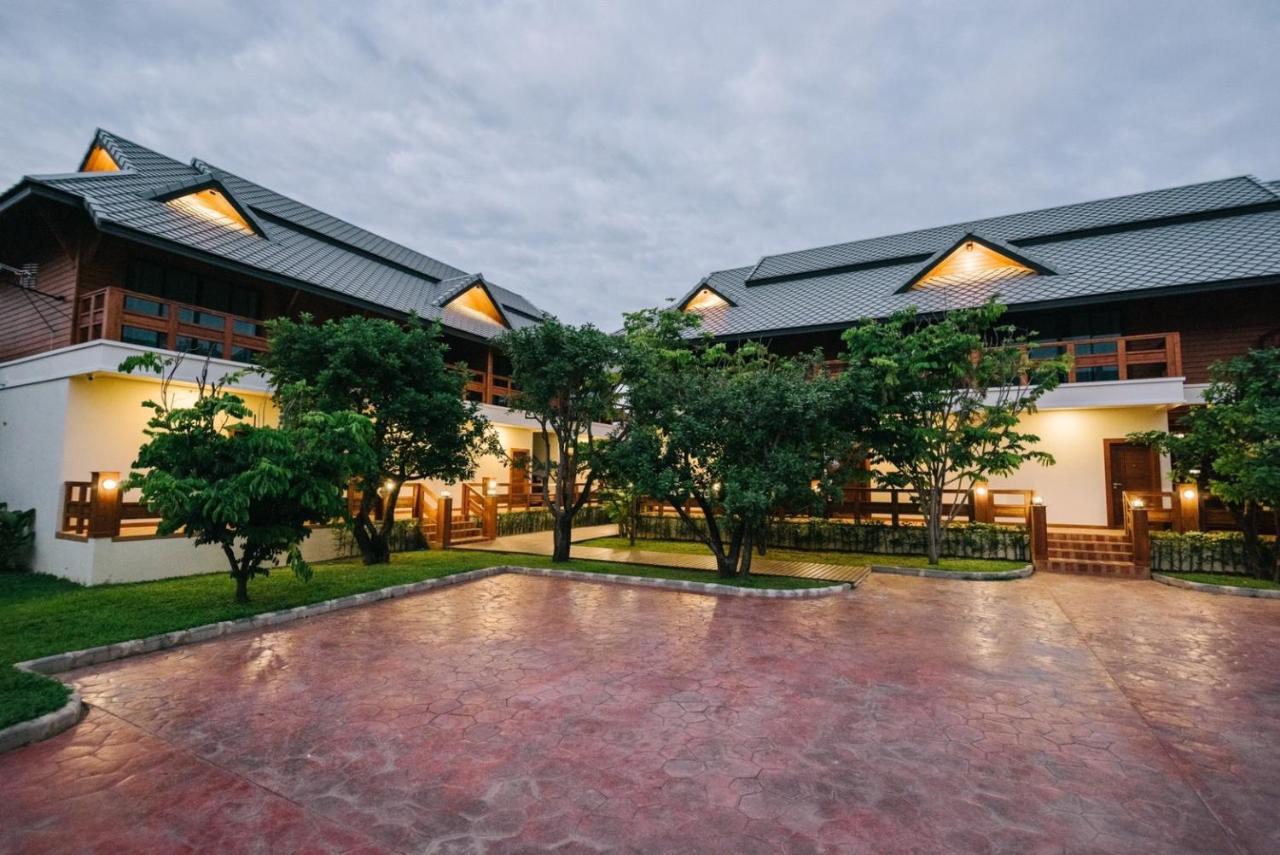 Huen Him Kong Hotel Phrae Exterior photo